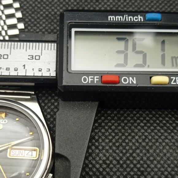 Seiko Black and Gold Men's Watch - Picture 7 of 8